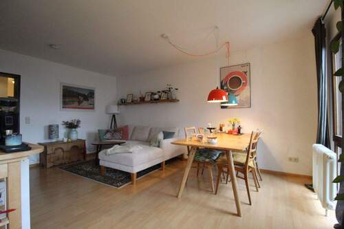 Wohnzimmer und Esszimmer - 3 Zimmer Etagenwohnung zum Kaufen in Freiburg im Breisgau