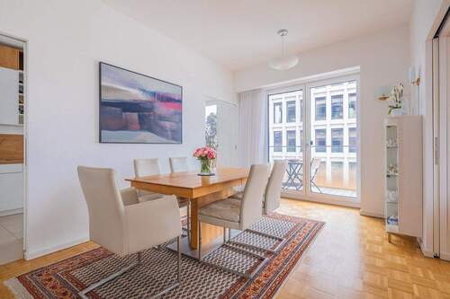 Esszimmer und angrenzende Küche - 