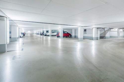 Weitläufige Tiefgarage - 