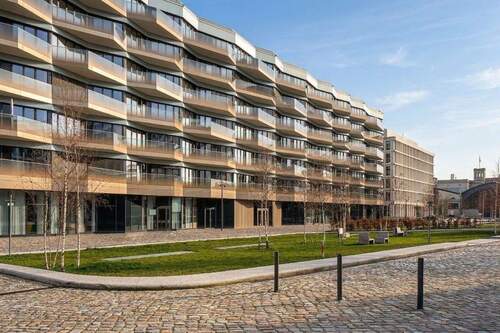 Eingangsfassade mit wabenförmig angeordneten Balkonen - Etagenwohnung mit 123,00 m&sup2; in Berlin zum Kaufen