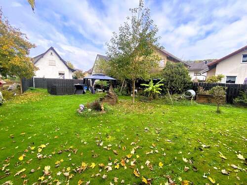 Garten - 3 Zimmer Einfamilienhaus in Kämpfelbach