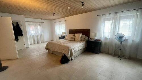 Bild 4 - Mehrfamilienhaus, Wohnhaus mit 190,00 m&sup2; in Steinenbronn zur Miete