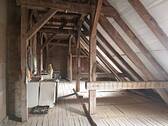 Dachboden - Altbau-Rohling mit dem Ausbaurecht für zwei Wohnungen im beliebten Neuköllner Richard-Kiez!