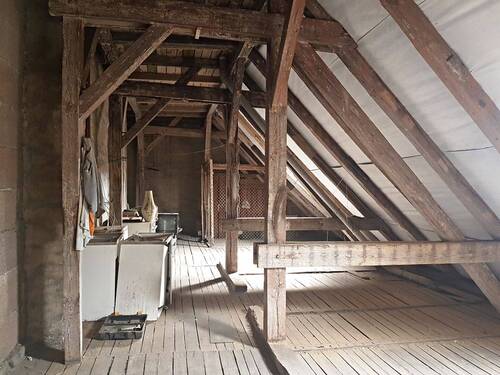 Dachboden - Altbau-Rohling mit dem Ausbaurecht für zwei Wohnungen im beliebten Neuköllner Richard-Kiez!