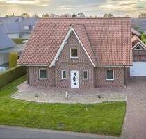 Einfamilienhaus mit Einliegerwohnung und Spitzdachgarage ! - Herzlake Dohren