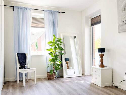 2. Zimmer mit Zugang auf den Balkon - 