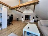 Wohnzimmer - Zwei Häuser - ein Zuhause: Flexibel nutzbare Immobilie mit Charme, Twin-House in Kuchen