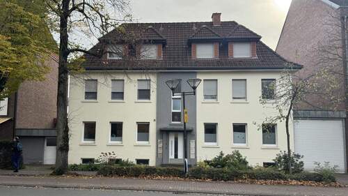 Hausfron1 - Saniertes Mehrfamilienhaus mit freier EG-Wohnung, Garten & Pool in Münster-Hiltrup auf der Marktallee!