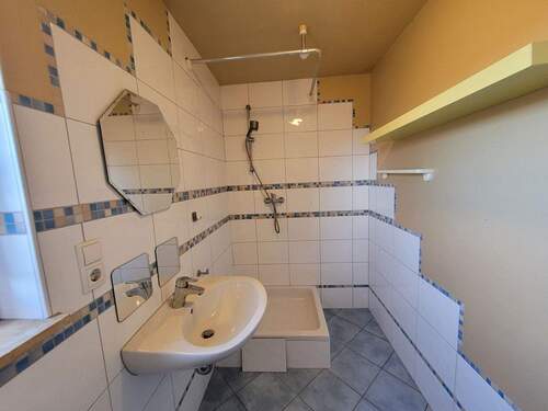 Bad mit Dusche.jpg - 