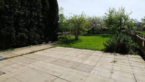 Blick über Terrasse und Garten - 5 Zimmer Reihenmittelhaus in Schwäbisch Gmünd