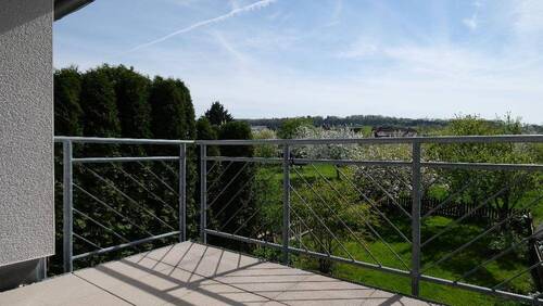 Blick vom Balkon im Obergeschoss - Reihenmittelhaus mit 135,00 m&sup2; in Schwäbisch Gmünd zum Kaufen