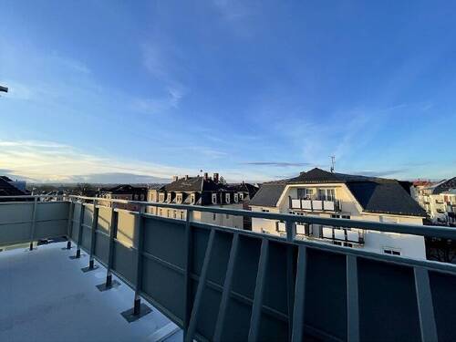 Blick von der Dachterrasse - * Penthouse - Dachterrasse - Einbauküche - Fußbodenheizung *