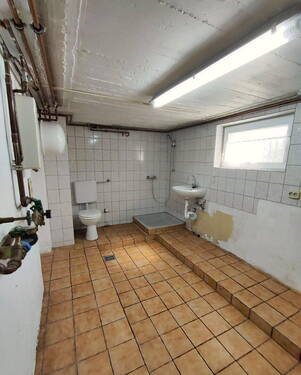 Waschküche mit Dusche + WC - 