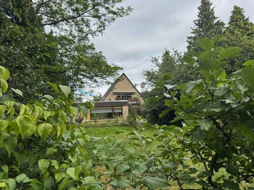 Rückansicht mit Garten - 6 Zimmer Einfamilienhaus in Norderstedt