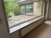 EG: Blick aus Schlafzimmer - 