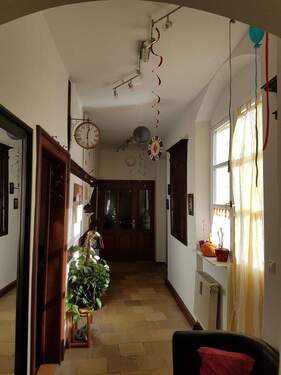 Flur mit Einbauschränken - 