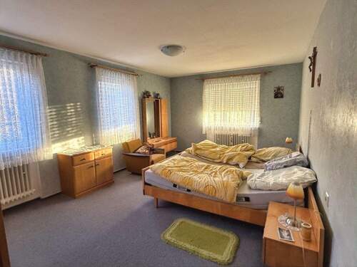 Geräumiges Schlafzimmer im OG - 