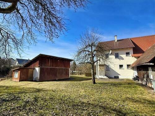 Wohnhaus mit Nebengebäude - 6 Zimmer Bauernhaus, Landhaus zum Kaufen in Sauldorf