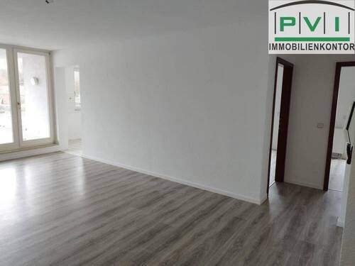 Wohnzimmer 2 - Etagenwohnung mit 70,00 m&sup2; in Aue zur Miete