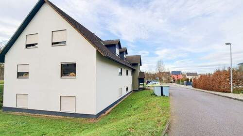Hausansicht - 2 Zimmer Etagenwohnung zur Miete in Gersdorf