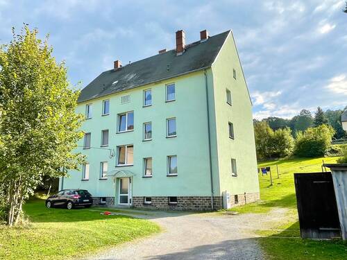 Hausansicht vorn - MFH saniert (6 WE vollvermietet) mit Garagen und Gartengrundstück in Grünhainichen OT Borstendorf
