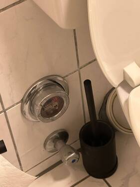 Wasseruhren je Wohnung Haupthaus - 