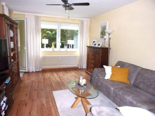 Wohnzimmer - 3 Zimmer Etagenwohnung zum Kaufen in Hamburg