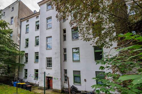 Hofansicht des Hauses - Gepflegtes Mehrfamilienhaus in Spandau, nahe Havel.