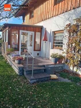 Wohnung vorne - 8 Zimmer Mehrfamilienhaus, Wohnhaus zum Kaufen in Oberhaching