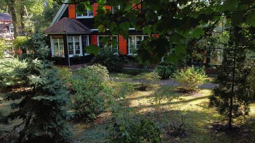 Wohnhaus mit Anbau - 