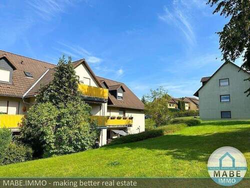 Hausansicht und Umgebung - 2 Zimmer Etagenwohnung zur Miete in Gersdorf