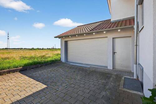 Garage & Stellplatz - 