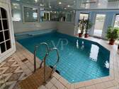 Innenpool mit Sauna - 