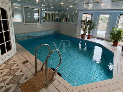 Innenpool mit Sauna - 