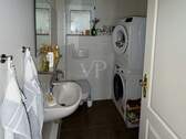 Bad mit Dusche, Waschmaschine und Trockner - 