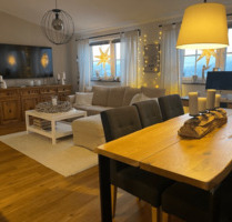Vollsanierte Dachgeschosswohnung mit Einbauküche, Stellplatz und hellem Wohnambiente in ruhiger Lage - Balve
