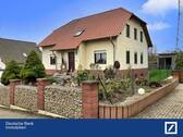 Hausansicht - Familienparadies: Geräumiges Zuhause mit Gartenidylle !