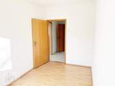 Kinderzimmer mit Blick Richtung Flurbereich - 