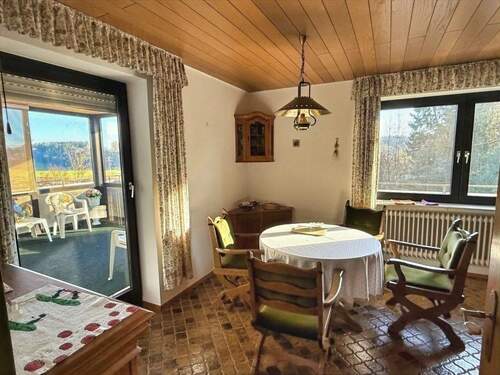 Essbereich mit Zugang zum Wintergarten - Einfamilienhaus mit 256,00 m&sup2; in Meßkirch zum Kaufen