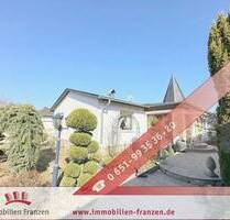 Mediterraner Bungalow mit Panorama-Terrasse, Gartenidylle & Garage - Pellingen