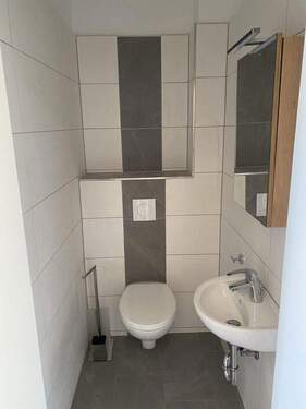 Modernes Gäste-WC - 