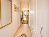 Flur mit Einbauschrank - 