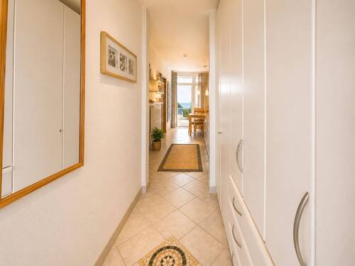 Flur mit Einbauschrank - 
