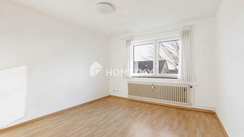 Wohnzimmer 1 - 2 Zimmer Etagenwohnung zum Kaufen in Frankfurt am Main