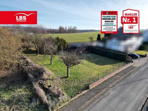 Straßenansicht… - Top-Baugrundstück in ruhiger Lage - ideal für Eigennutzer & Investoren...