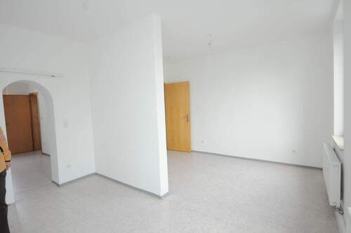 Wohnzimmer - 4 Zimmer Etagenwohnung zur Miete in Nürnberg