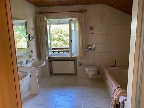 Bad - Mehrfamilienhaus, Wohnhaus mit 156,00 m&sup2; in Straßkirchen zum Kaufen