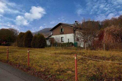 Seitenansicht - Gemützliches Einfamilienhaus wartet auf neue Bewohner