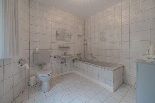 Bad 1 - 1 Zimmer Einfamilienhaus in Ensheim