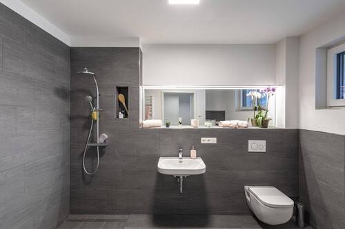Barrierefreies Badezimmer - Etagenwohnung mit 64,50 m&sup2; in Niederwerrn zum Kaufen